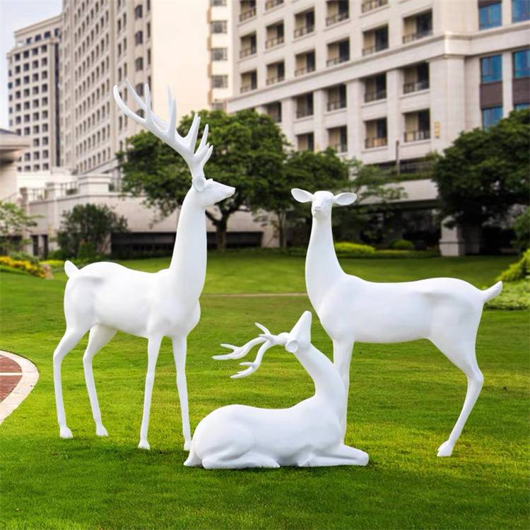 廣西玻璃鋼動(dòng)物雕塑廠家樓盤景觀抽象鹿群雕塑小品
